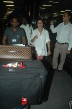 Rani Mukherjee snapped at airport, Mumbai on 25th Aug 2011 (8).JPG